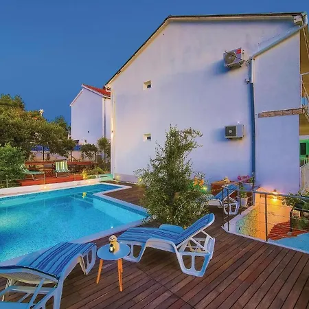 2 Bedroom Amazing In Okrug Gornji Trogir