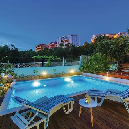 2 Bedroom Amazing In Okrug Gornji *