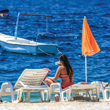 2 Bedroom Amazing In Okrug Gornji Trogir