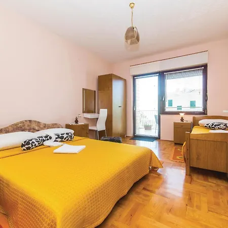 2 Bedroom Amazing In Okrug Gornji