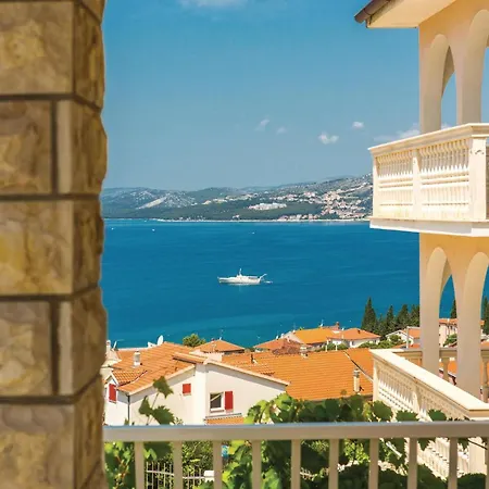 2 Bedroom Amazing In Okrug Gornji