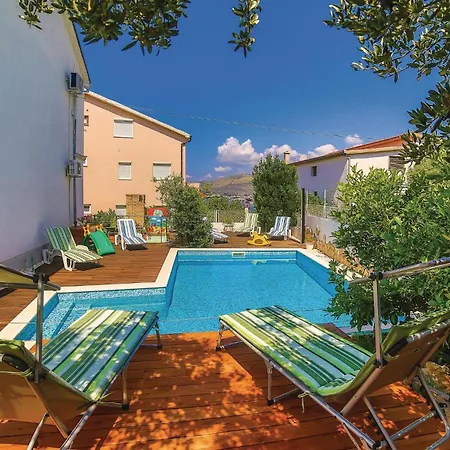 2 Bedroom Amazing In Okrug Gornji *
